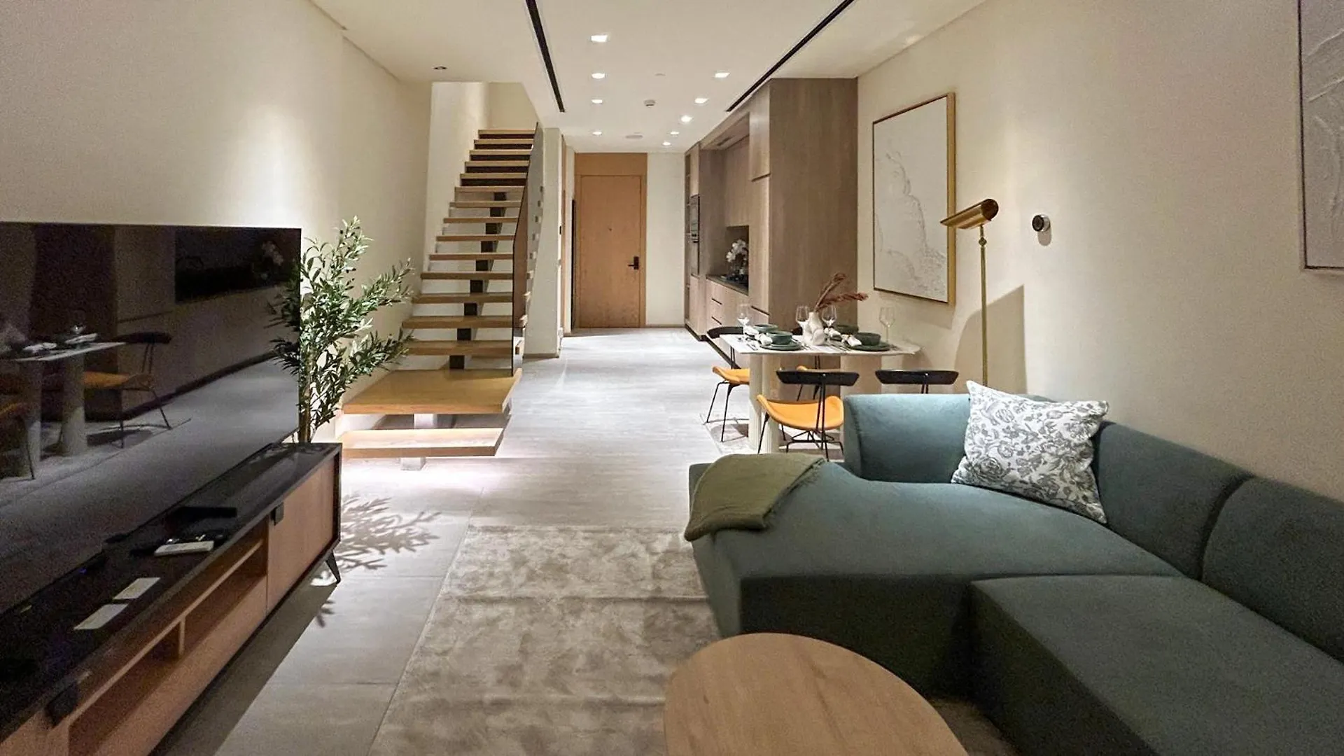 Bespoke Holiday Homes - Stylish 1Br Penthouse In The Autograph Dubai Apartment